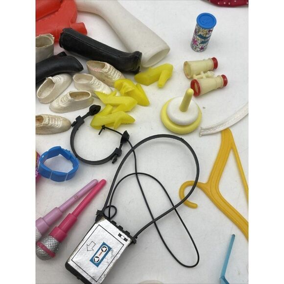 Vintage Barbie Mixed Shoes and Accessories - Picture 9 of 10